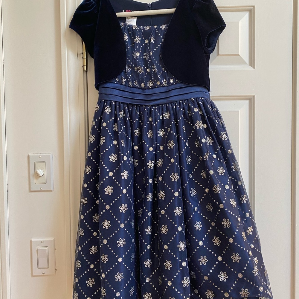 Girls size 14 navy blue dress.